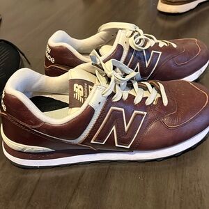 New Balance 574 tennis shoes